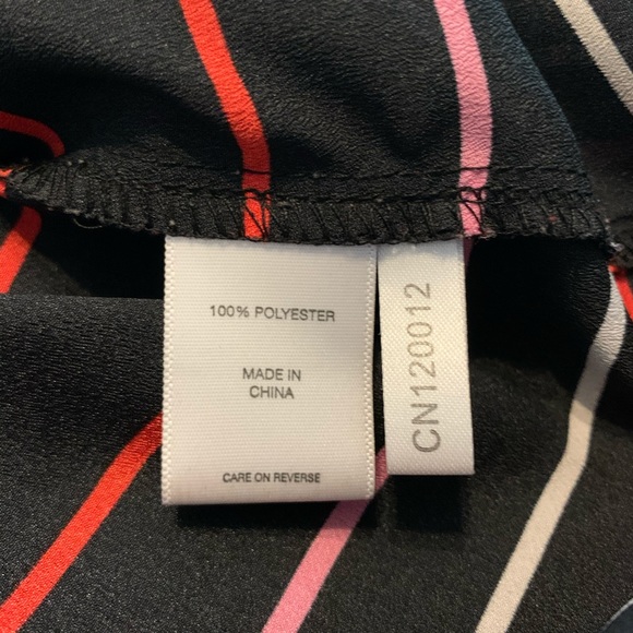 ♦️NY&C striped v-neck 3/4 sleeve top Medium - Picture 9 of 10